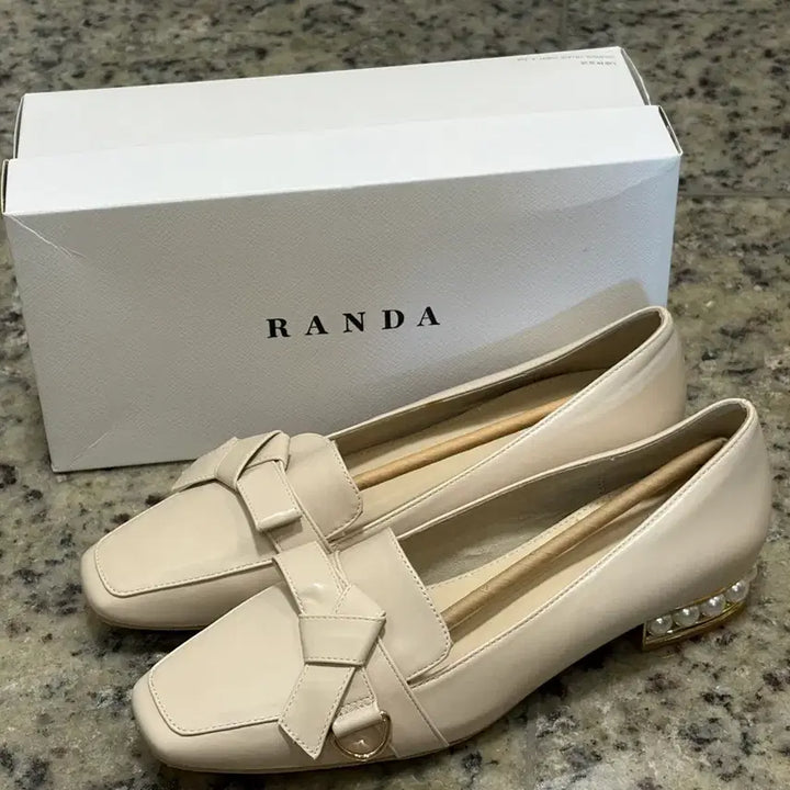 [BUNJANG] RANDA Ribbon Pearl Loafers / RANDA 리본 펄 로퍼 구두 스나계 양산형 지뢰계 신발