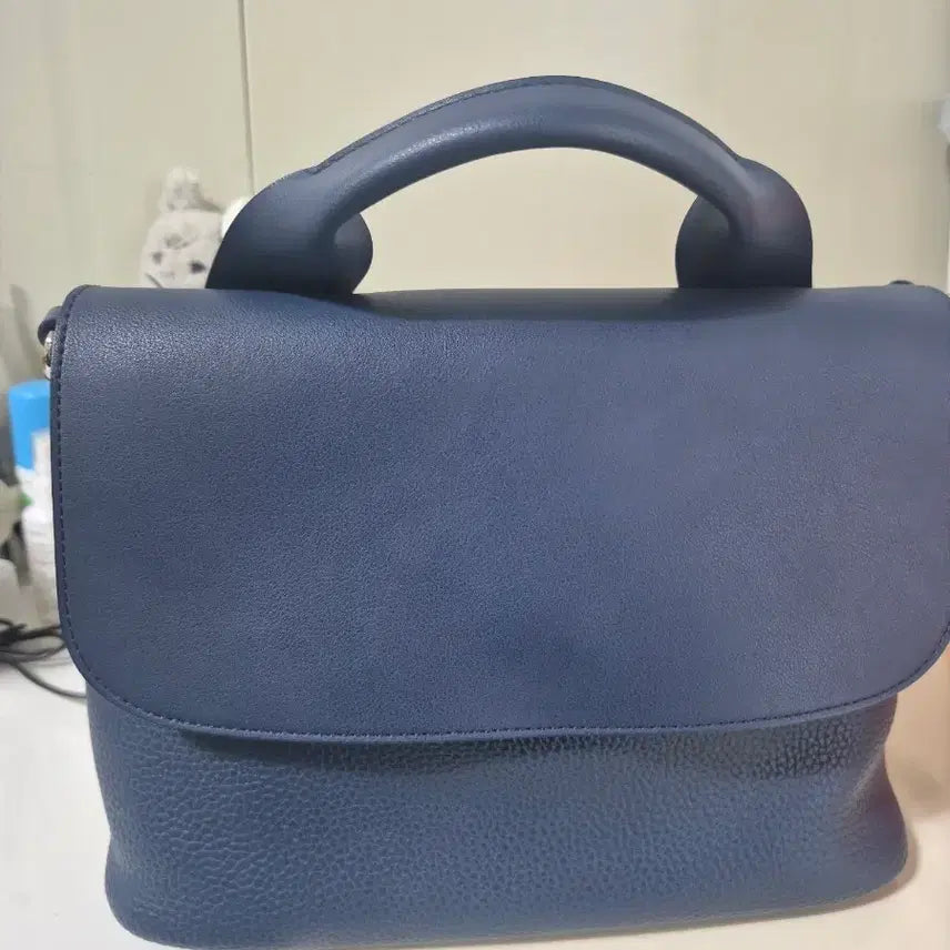 [BUNJANG] Navy Flap Handbag / 네이비 컬러 플랩 핸드백 가방