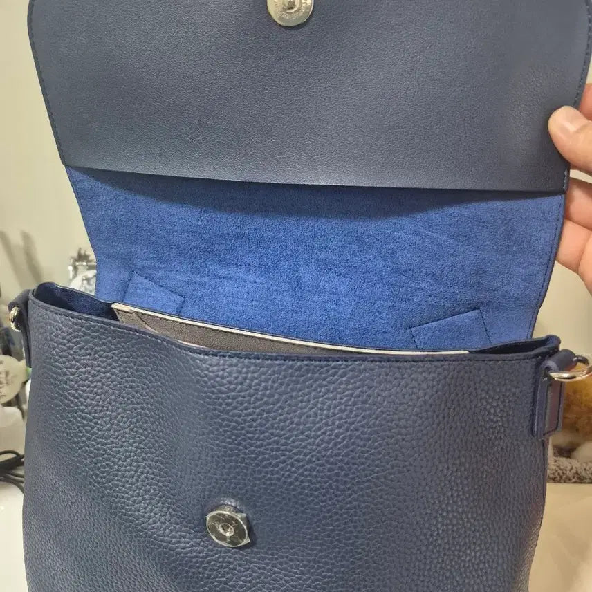 [BUNJANG] Navy Flap Handbag / 네이비 컬러 플랩 핸드백 가방