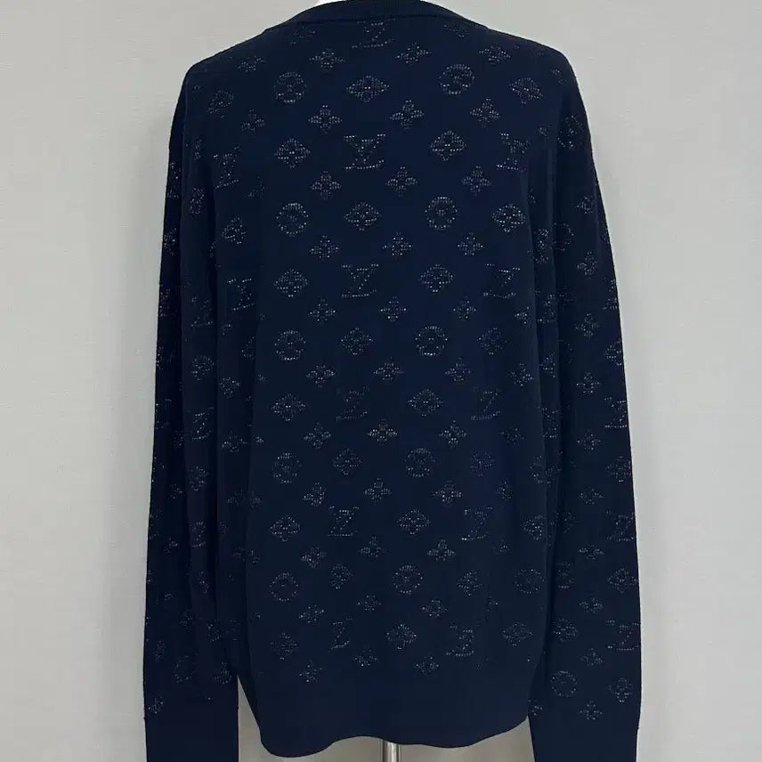 [BUNJANG] Louis Vuitton LVSE Drop Needle Monogram Crewneck Sweatshirt Navy XXL / 루이비통 LVSE 드롭 니들 모노그램 크루넥 맨투맨 네이비 색상 XXL