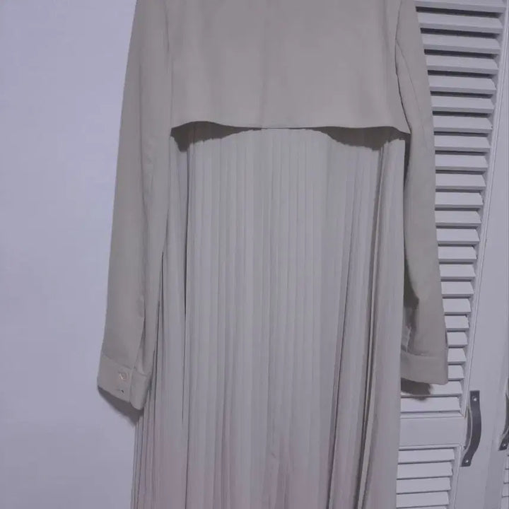 [BUNJANG] TASI New York Backside Pleats Detail Coat / TASI 타시뉴욕 백사이드 플리츠 디테일 코트