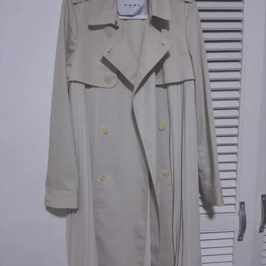 [BUNJANG] TASI New York Backside Pleats Detail Coat / TASI 타시뉴욕 백사이드 플리츠 디테일 코트
