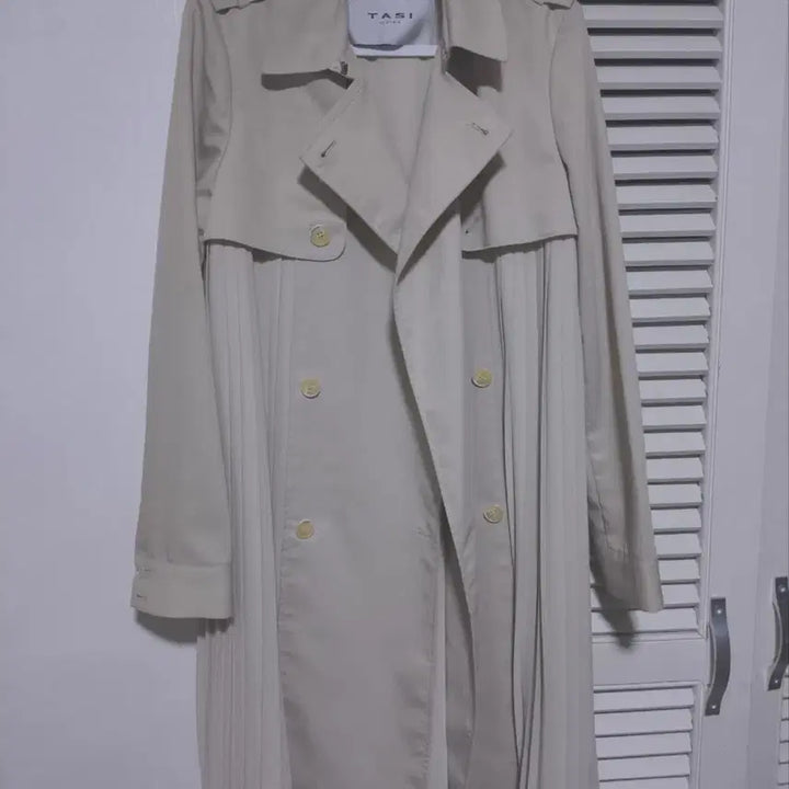 [BUNJANG] TASI New York Backside Pleats Detail Coat / TASI 타시뉴욕 백사이드 플리츠 디테일 코트
