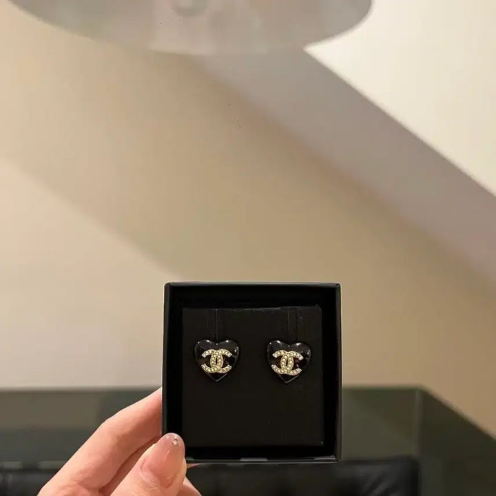 [BUNJANG] Chanel Black Heart Logo Earrings / 샤넬 블랙 하트 로고 귀걸이