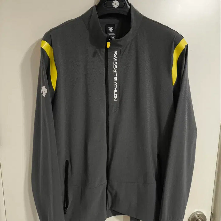 [BUNJANG] Descente Triathlon Functional Zip-Up Jacket / 110 데상트 트라이애슬론 기능성 집업 자켓