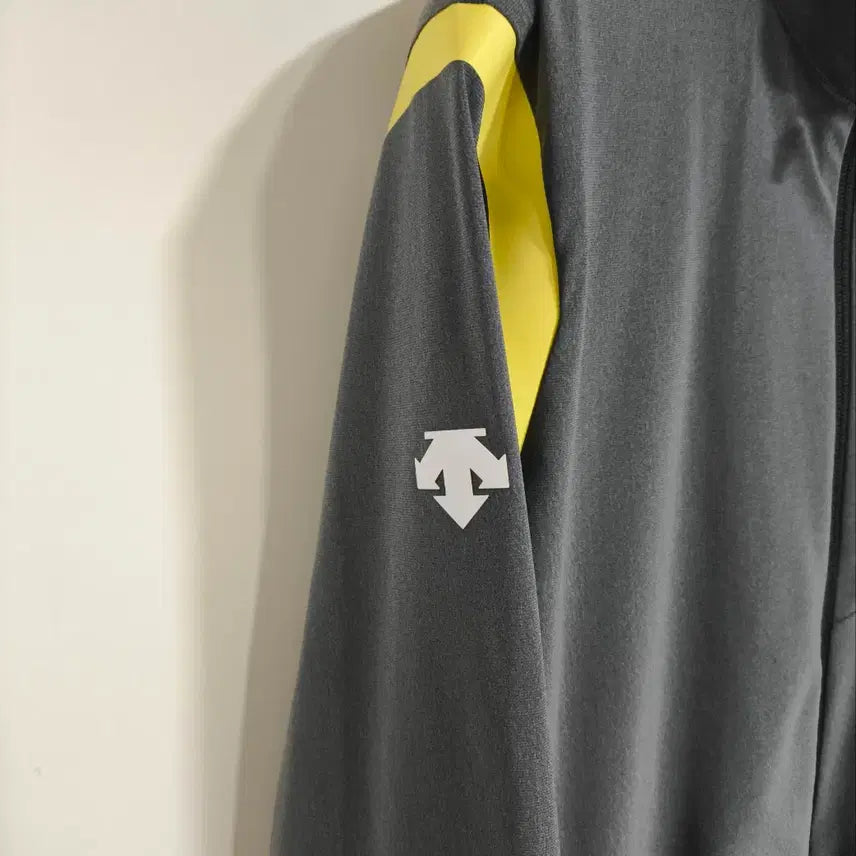 [BUNJANG] Descente Triathlon Functional Zip-Up Jacket / 110 데상트 트라이애슬론 기능성 집업 자켓