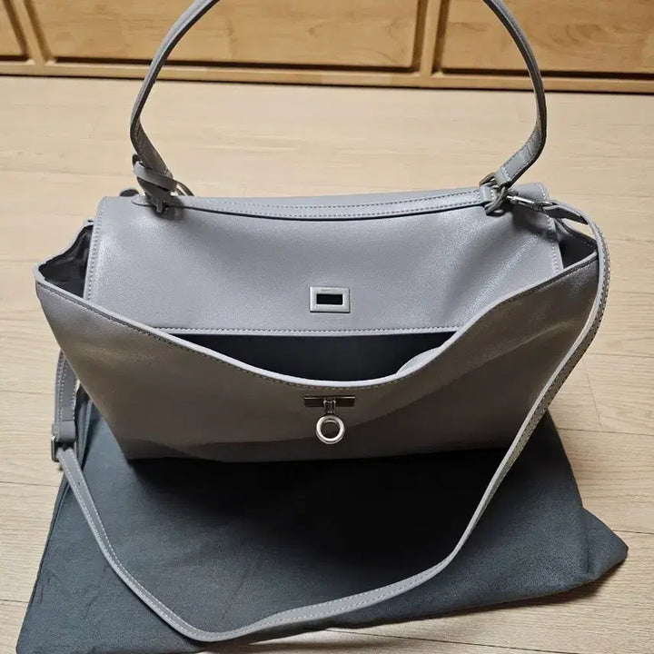 [BUNJANG] New Crossbody Bag / 크로스백(새상품)