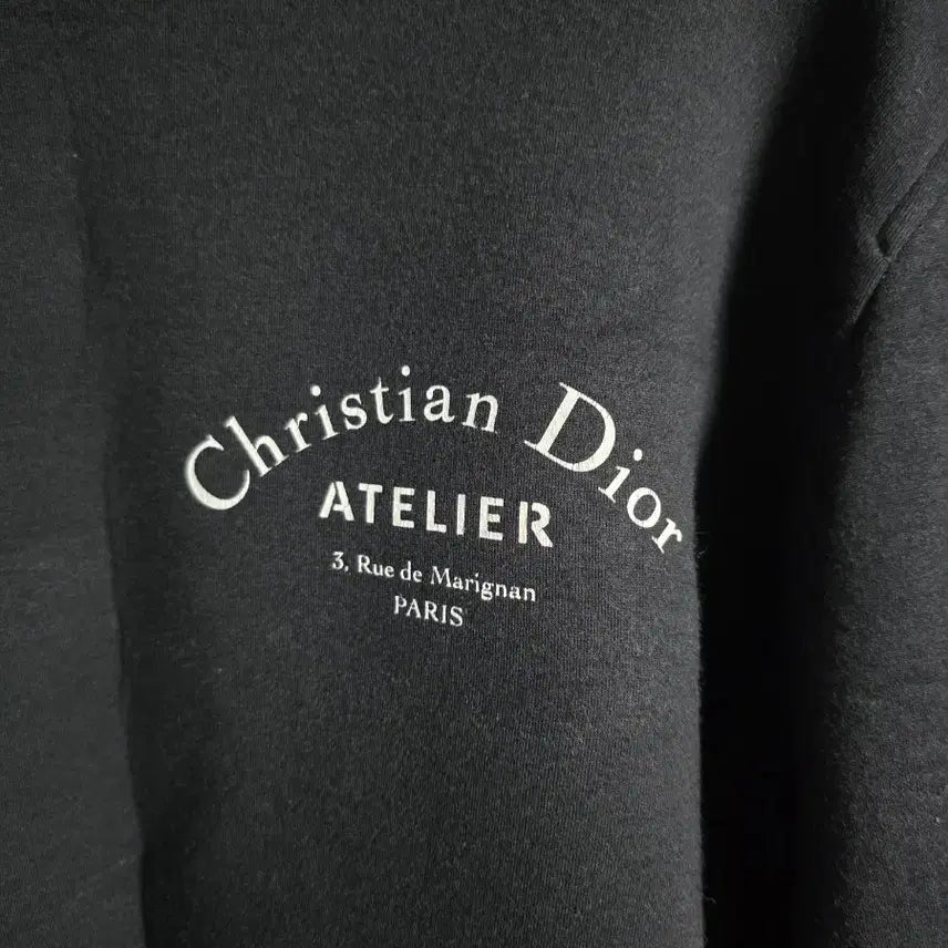 [BUNJANG] Dior Atelier Printed Logo Crewneck Sweatshirt Black L / 디올 아뜰리에 프린티드 로고 크루넥 맨투맨 티셔츠 블랙 색상 L사이즈