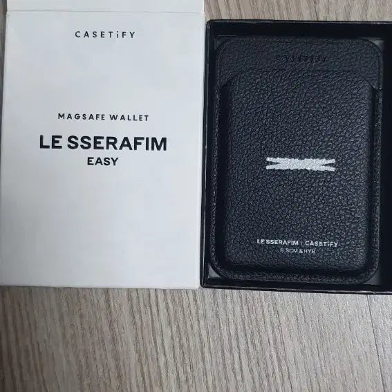 [BUNJANG] Le Sserafim x Casetify MagSafe Wallet / 르세라핌 케이스티파이 멕세이프 지갑