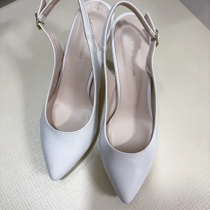 [BUNJANG] Classic Handmade White Slingback Heels (240) / 클래식 핸드메이드 화이트 힐 슬링백240