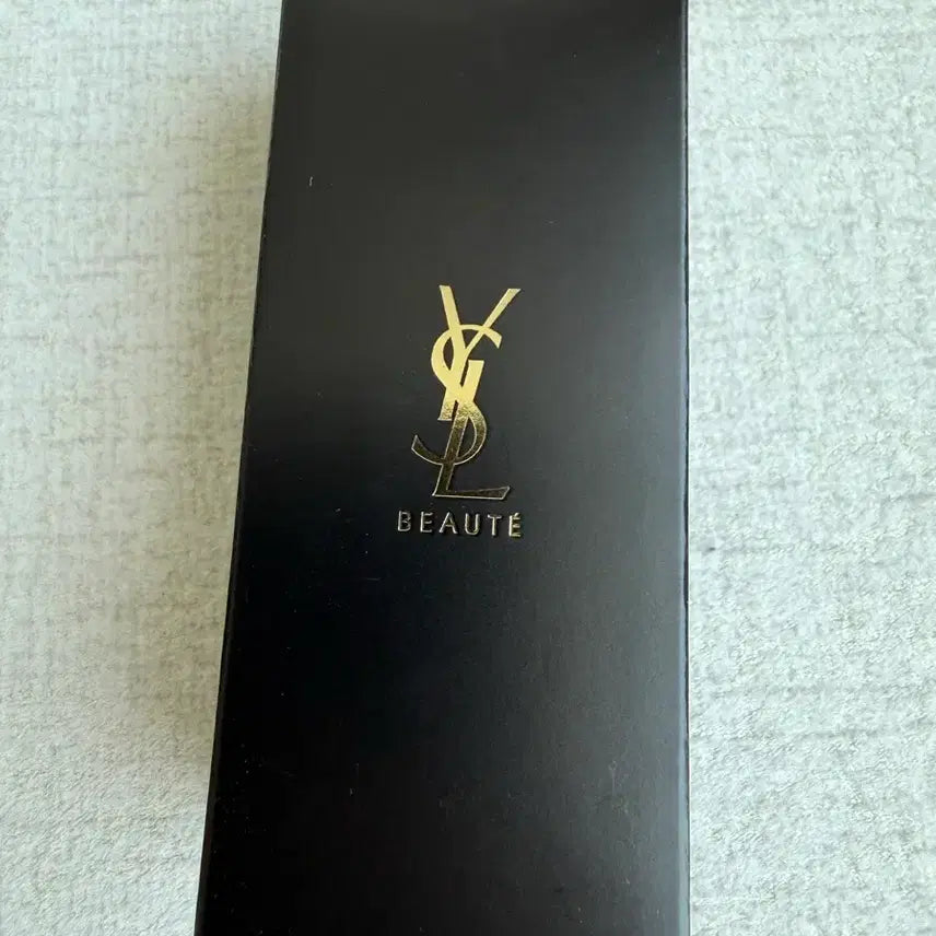[BUNJANG] Saint Laurent Christmas Hair Clip / 입생로랑 크리스마스 헤어 클립