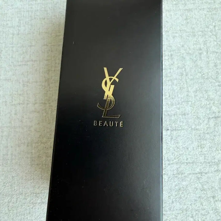 [BUNJANG] Saint Laurent Christmas Hair Clip / 입생로랑 크리스마스 헤어 클립