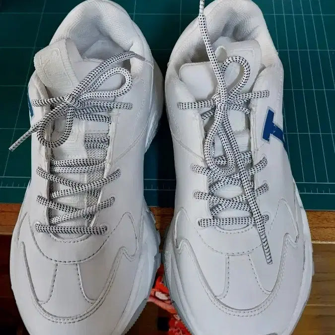 [BUNJANG] MLB Chunky High Platform Sneakers (Size 250) / MLB 청키 키높이  운동화. 250