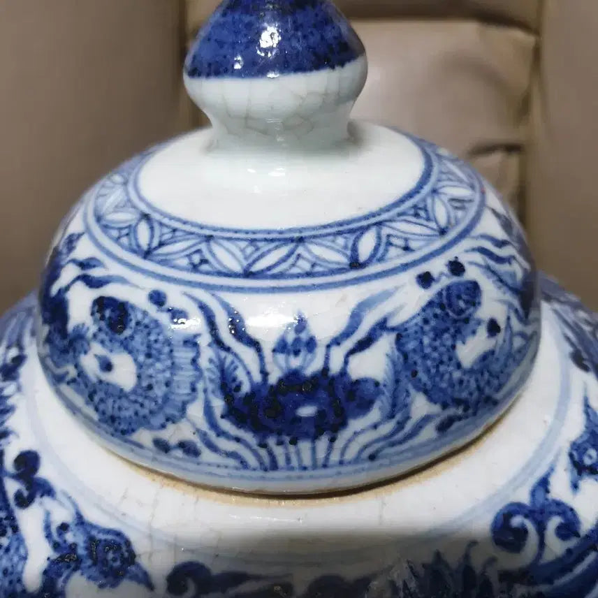 [BUNJANG] Yuan Dynasty Celadon Blue and White Porcelain Jar with Cover, Phoenix, Aquatic Plants, and Fish Motif / 원대기물/원청화.봉황.수초어문