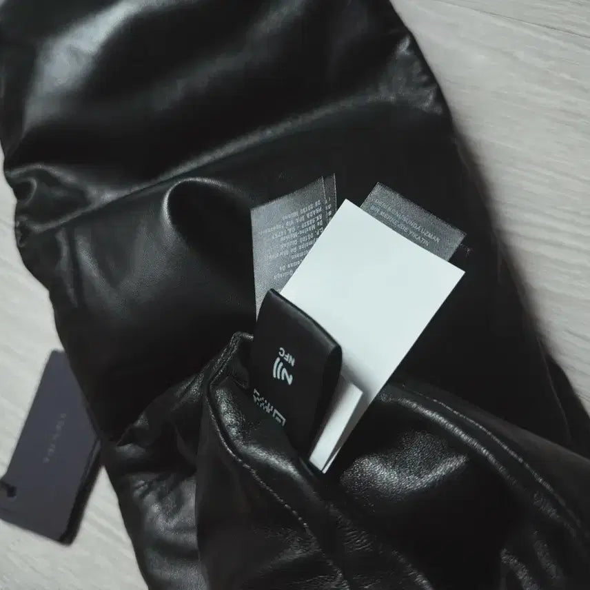 [BUNJANG] Prada Nappa Padded Goose Down Scarf / 프라다 나파 소프트 구스 머플러(패디드 머플러)