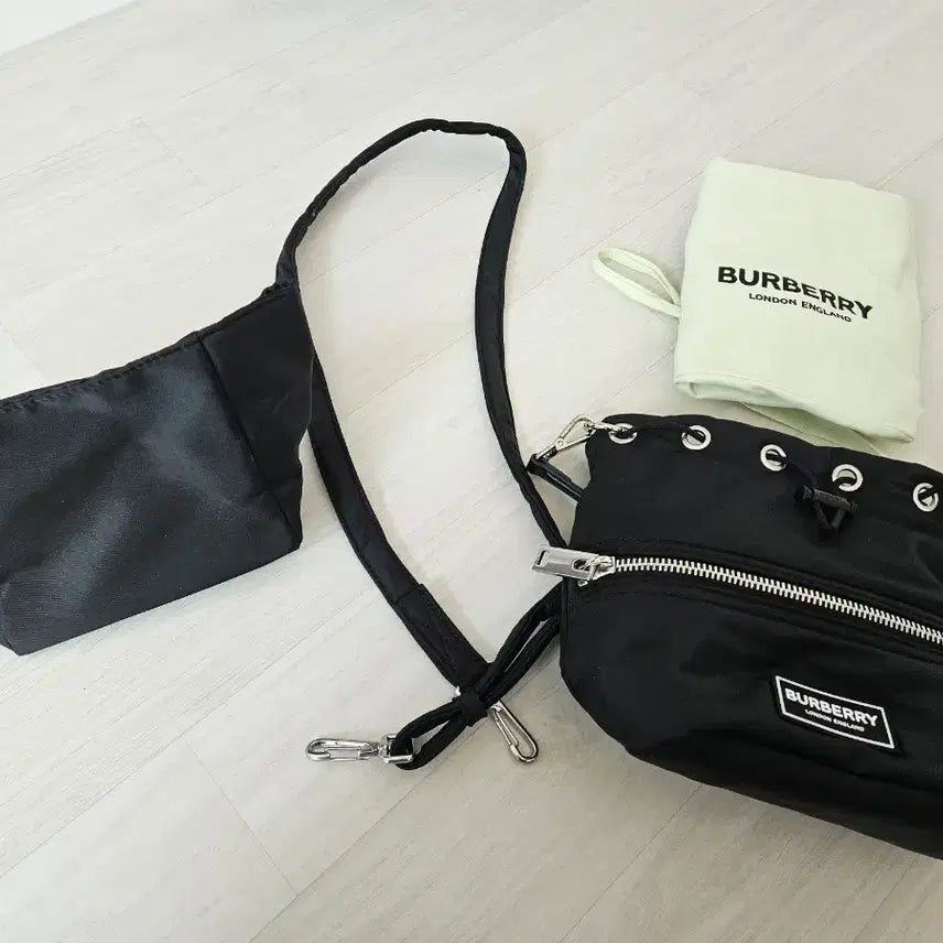 [BUNJANG] Burberry Drawstring Bucket Bag Black / 버버리 드로스트링 버킷백 블랙