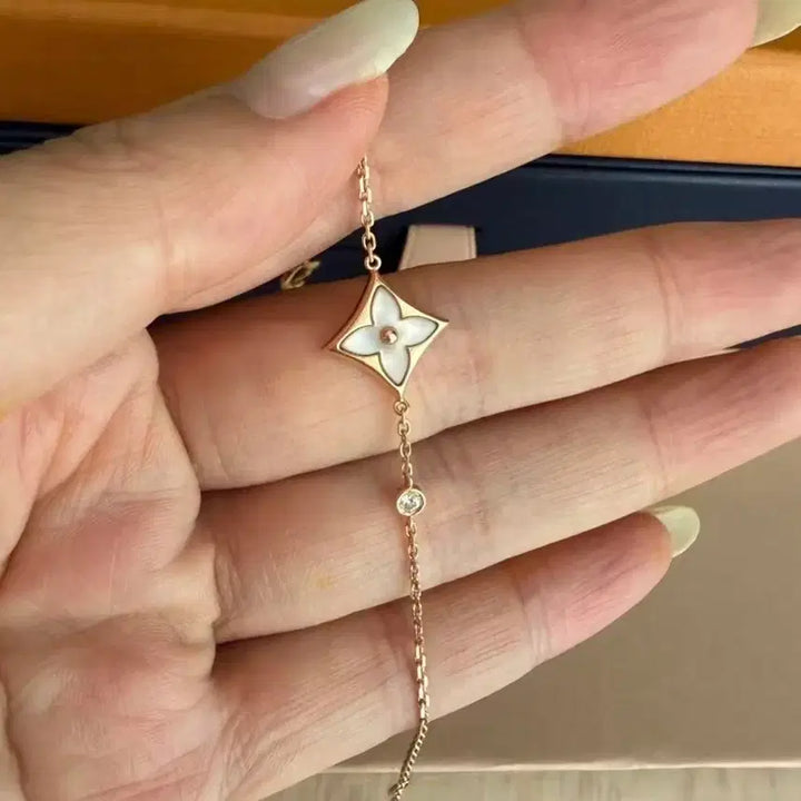 [BUNJANG] Louis Vuitton Flower White Bracelet / 루이비통 플라워 화이트 팔찌