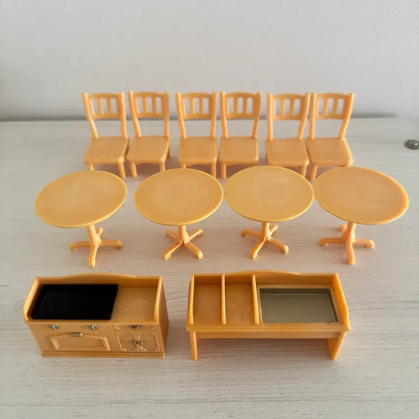 [BUNJANG] Sylvanian Families Discontinued Old Hamburger Shop Accessories (Chairs, Tables, etc.) / 단종)올드)실바니안 햄버거가게 소품 일부(의자 테이블 등)