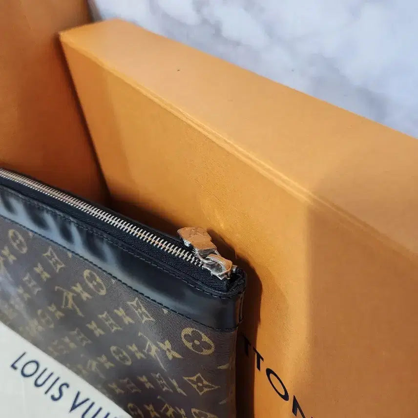 [SOLD OUT] 루이비통 디스커버리 모노그램 클러치 풀세트