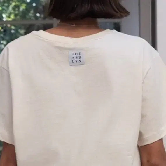 [BUNJANG] The Eskimo Crop T-Shirt with Graphic Print / 더에쉴린 티셔츠