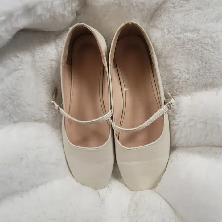 [BUNJANG] Ivory Mary Jane Flat Shoes / 아이보리 메리제인 플랫 슈즈
