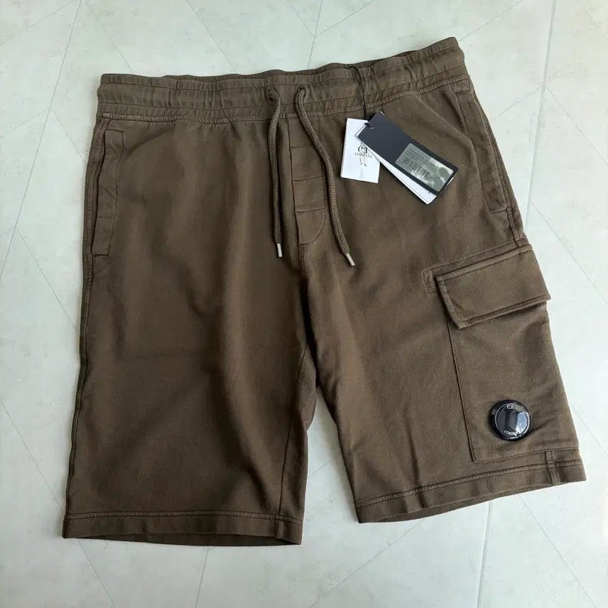 [BUNJANG] CP Company Lens Cargo Sweat Shorts Khaki (L) / 새상품(L)씨피컴퍼니 CP컴퍼니 렌즈 와펜 카고 스웨트 반바지 카키
