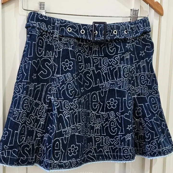 [BUNJANG] Shirley Temple Denim Flare Skirt with Logo Pattern / 셔리템플(Shirley Temple)  데님 플레어 스커트