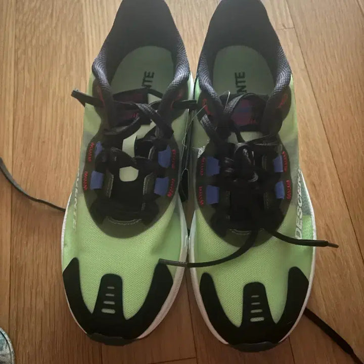 [BUNJANG] Descente Fluorescent Color New Hiking/Trekking Shoes / 데상트 운동화 형광색 새상품