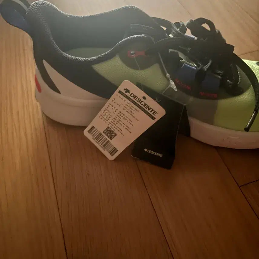 [BUNJANG] Descente Fluorescent Color New Hiking/Trekking Shoes / 데상트 운동화 형광색 새상품
