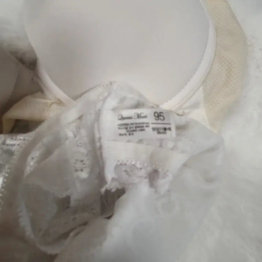 [BUNJANG] White Lace Bra and Panty Set (Used) / 화이트 레이스 브라 + 팬티 세트(중고)