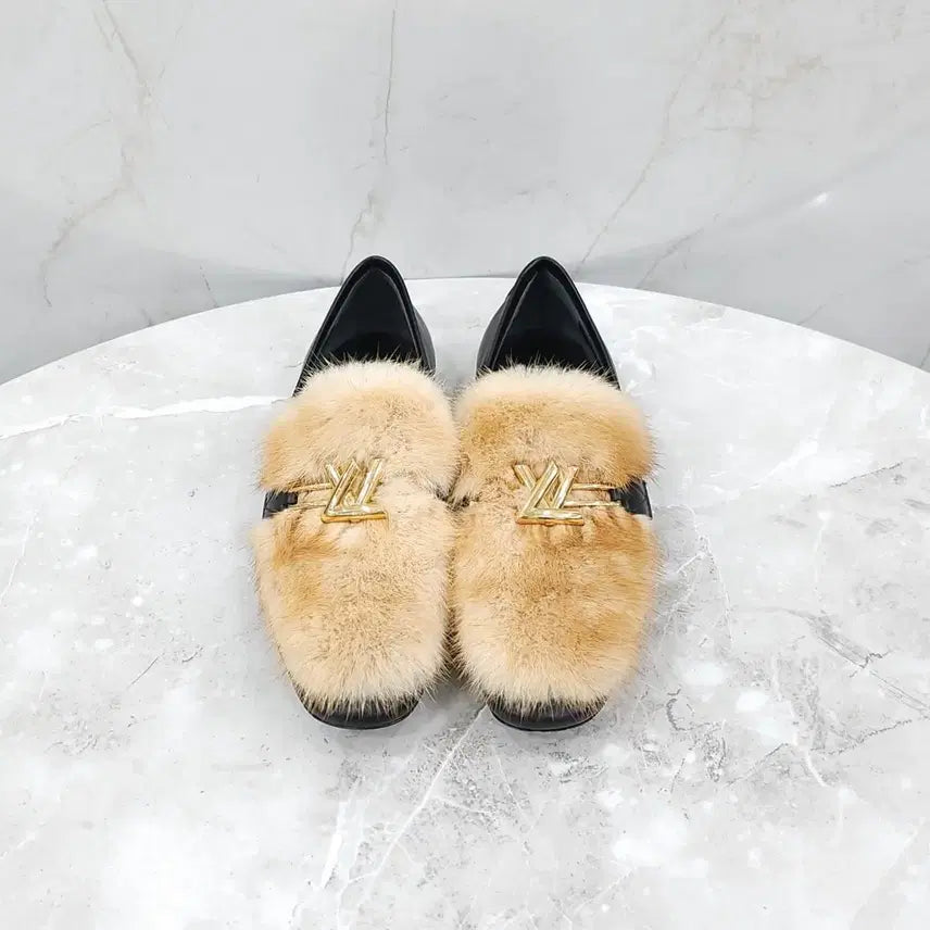 [BUNJANG] Louis Vuitton LV Metal Logo Mink Upper Case Loafers 36.5 / 36.5 / 루이비통 LV 메탈로고 밍크 어퍼케이스 로퍼