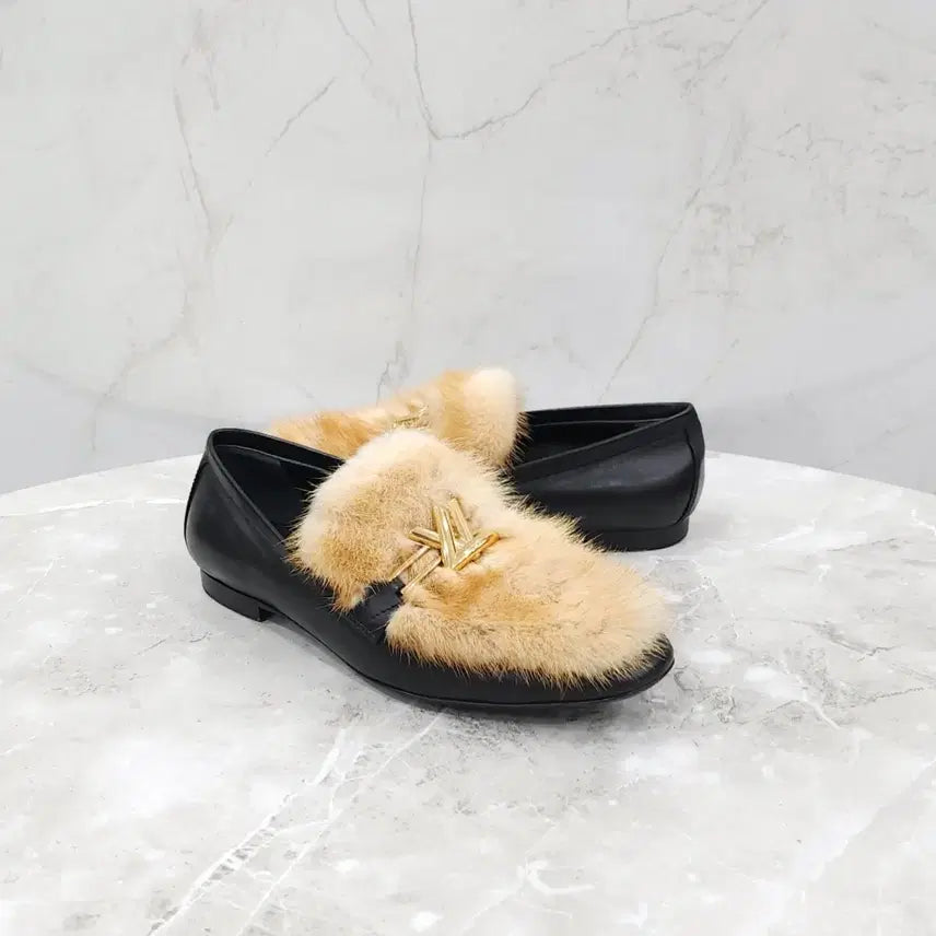 [BUNJANG] Louis Vuitton LV Metal Logo Mink Upper Case Loafers 36.5 / 36.5 / 루이비통 LV 메탈로고 밍크 어퍼케이스 로퍼