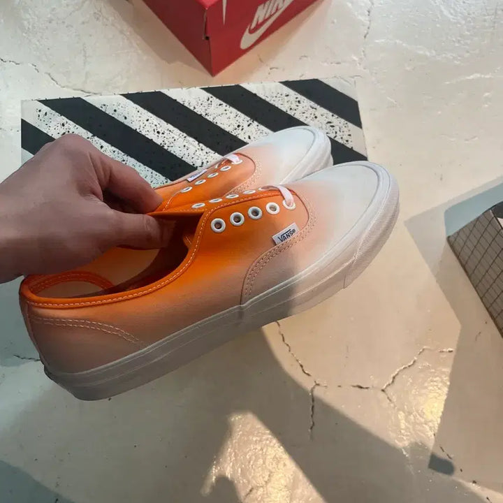 [BUNJANG] Vans Vault Authentic Orange Sneakers / [290] 반스 볼트 어센틱