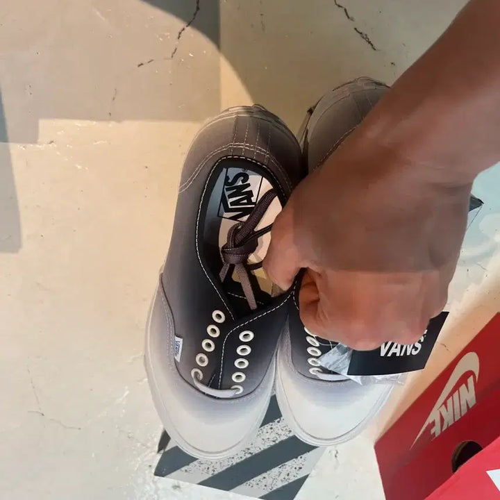 [BUNJANG] Vans Vault Authentic Sneakers / [290]반스 볼트 어센틱