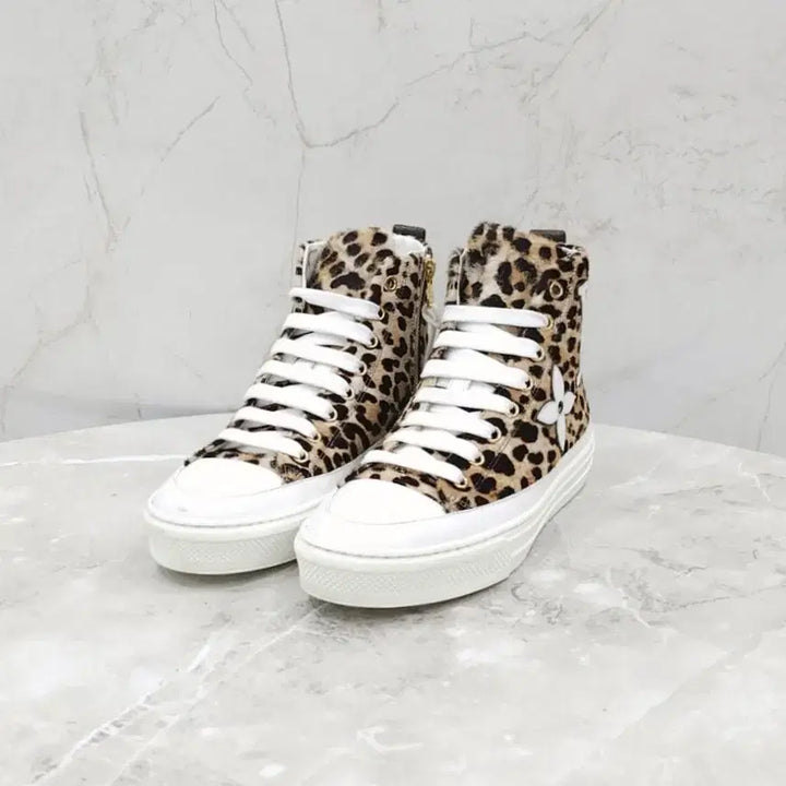 [BUNJANG] Louis Vuitton LV Leopard Embroidered Patch Sneakers / 36 / 루이비통 LV 레오파드 자수 패치 스니커즈