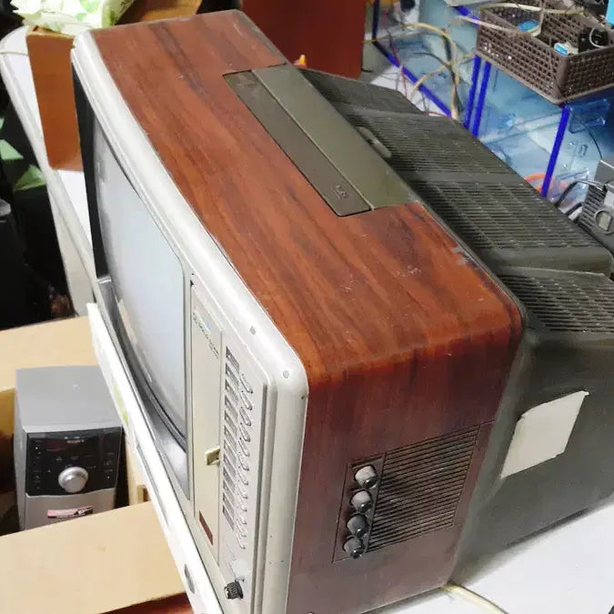 [BUNJANG] 1982 Goldstar CNR-405K 17-inch Color TV (Display Use Only) / 디피용 1982 디피용 금성 컬러 티브이/필독