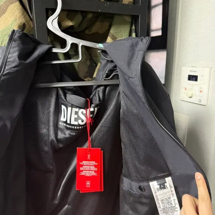 [BUNJANG] Diesel J-Hyves Contrast Piping Windbreaker Black L / 디젤 J-하이브스 콘트라스트 파이핑 윈드브레이커 블랙 새상품 L