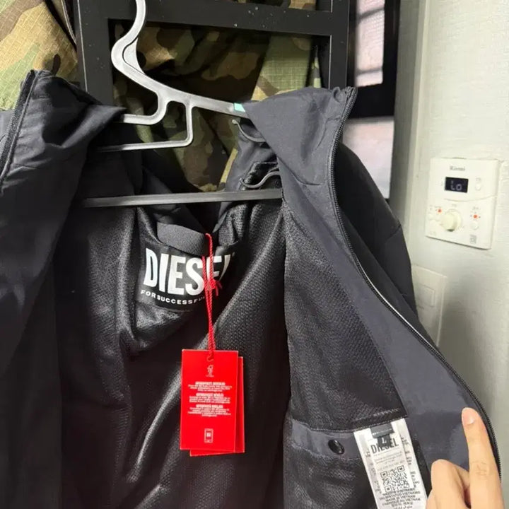 [BUNJANG] Diesel J-Hyves Contrast Piping Windbreaker Black L / 디젤 J-하이브스 콘트라스트 파이핑 윈드브레이커 블랙 새상품 L