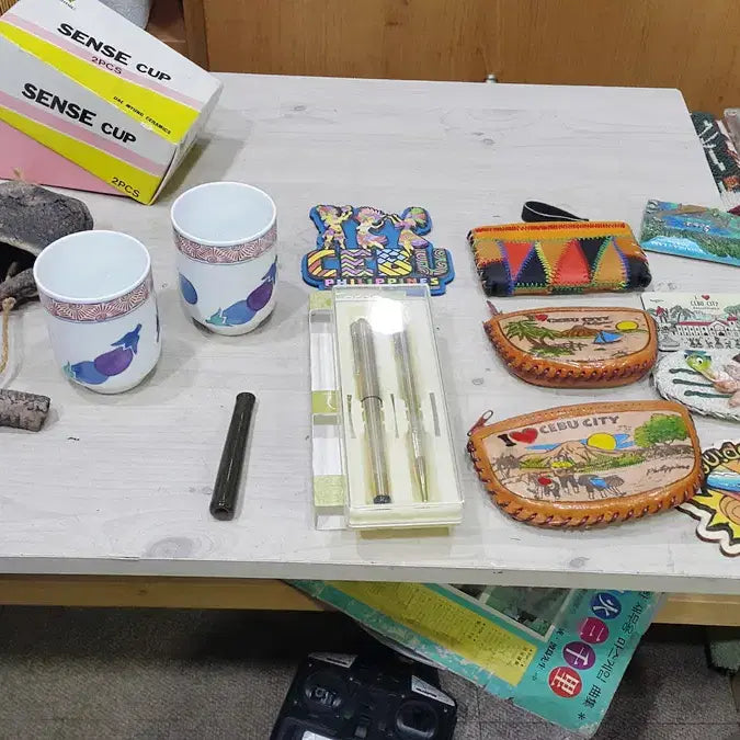[BUNJANG] Korean Pottery Scenery &amp; Cup Set, Pen Set, Philippines Cebu Souvenirs Bundle / 국내외 문구 및 기념품 일괄