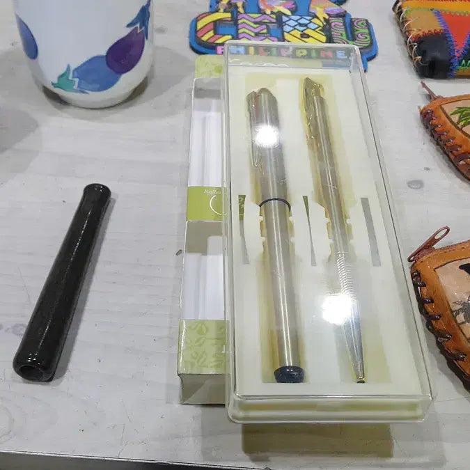 [BUNJANG] Korean Pottery Scenery &amp; Cup Set, Pen Set, Philippines Cebu Souvenirs Bundle / 국내외 문구 및 기념품 일괄