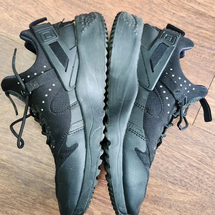 [BUNJANG] Nike Air Huarache Run Black Dot Sneakers US 9 (270) / 나이키 에어 허라취 런 블랙 도트 운동화 US9(270)