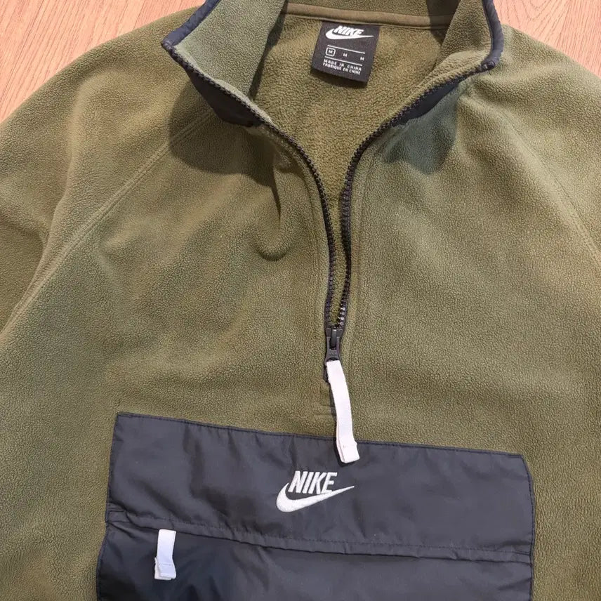 [BUNJANG] Nike Olive Green Fleece Half Zip Anorak / Nike 올리브 그린 색상의 플리스 하프 집업 아노락