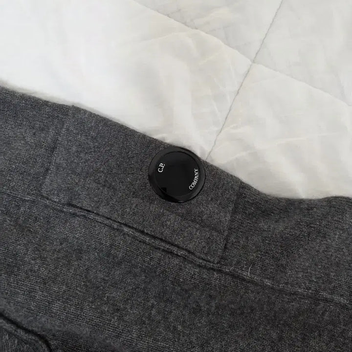 [BUNJANG] C.P. Company Lens Detail Knit Sweater / C.P. 컴퍼니 니트 스웨터 그레이