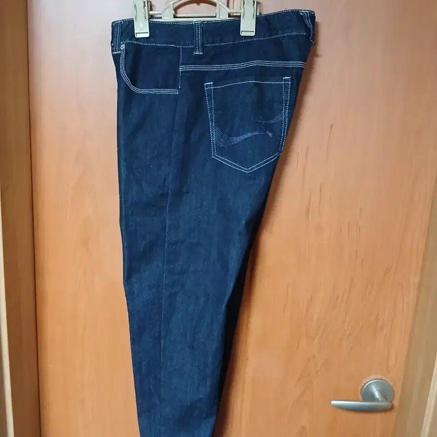 [BUNJANG] Dark Wash Denim Pants with White Stitch Detail / 진청 데님 바지