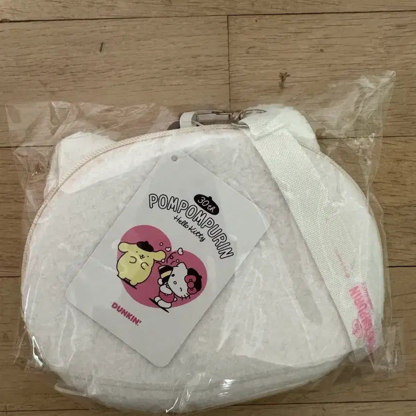 [SOLD OUT] 던킨 산리오 트래블월렛 헬로키티