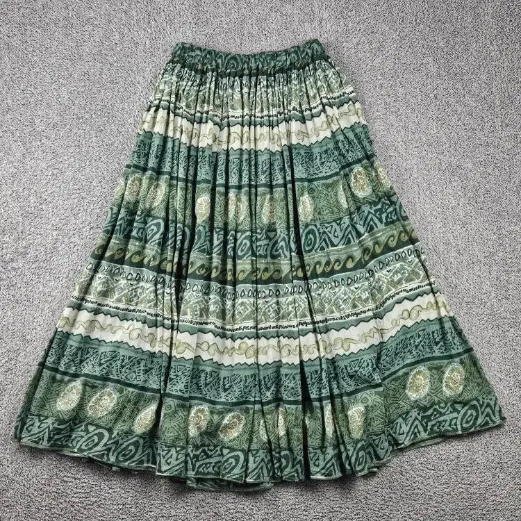 [BUNJANG] REVOE Ethnic Pattern Long Skirt (L) / 빈티지 롱 스커트 ( L ) / 12150