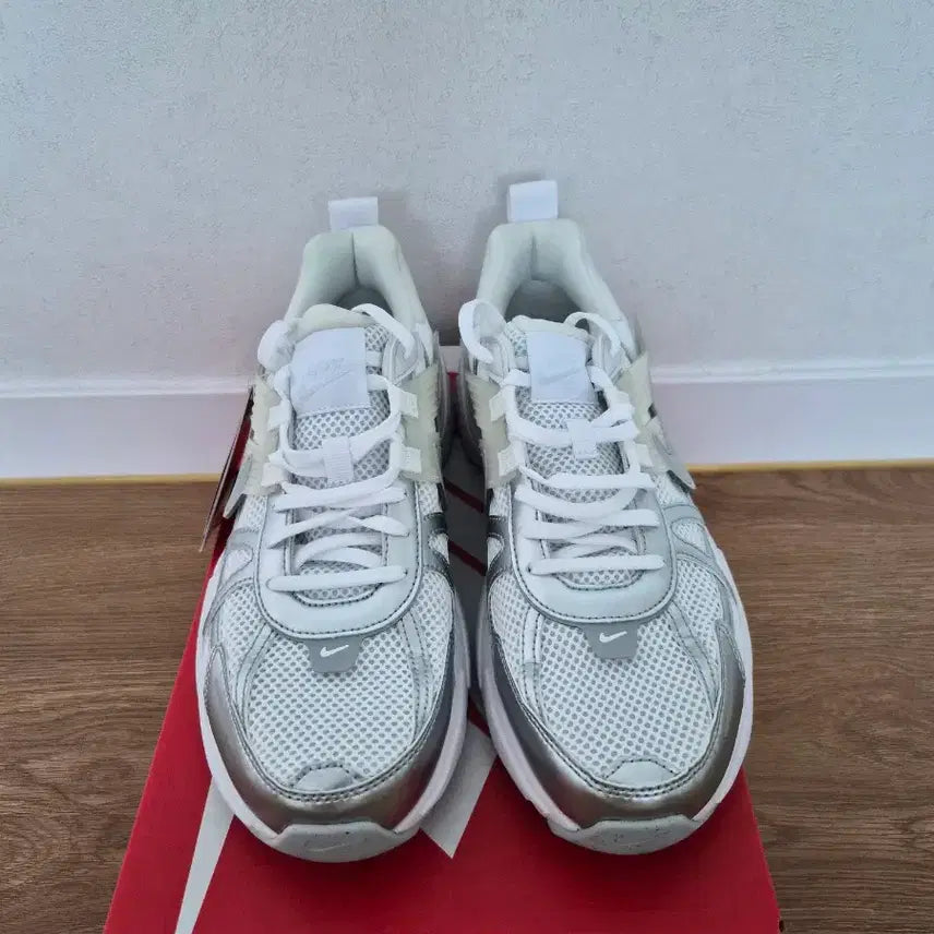 [SOLD OUT] (새상품)나이키 V2K 런 화이트 메탈릭 실버