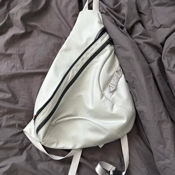 [BUNJANG] Archive Hybrid Messenger Bag / 하 아카이브 하이브리드 메신저백