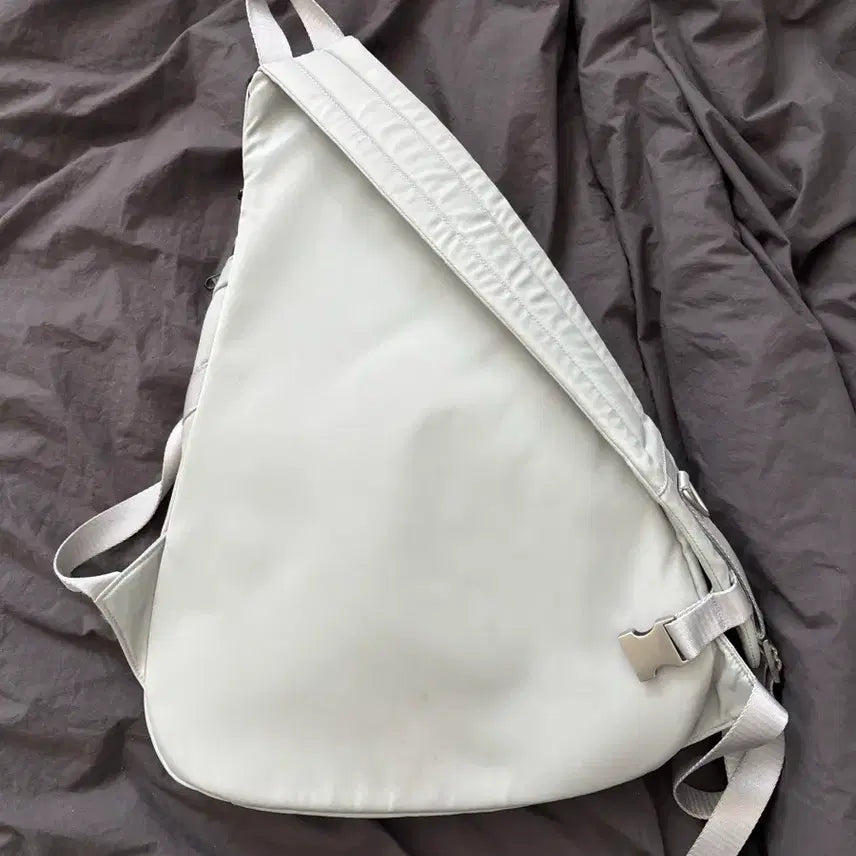 [BUNJANG] Archive Hybrid Messenger Bag / 하 아카이브 하이브리드 메신저백