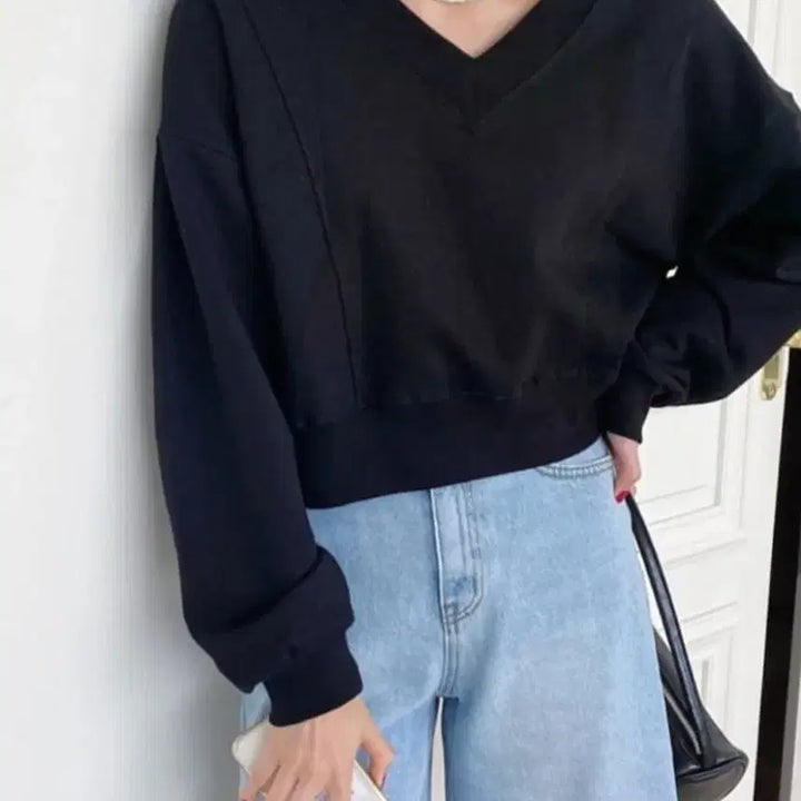 [BUNJANG] 100% Cotton V-Neck Cropped Sweatshirt / 새옷)면100% 브이넥 크롭 맨투맨